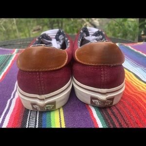 Vans burgundy size 9